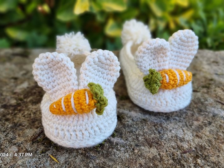S.19 Crochet pattern for baby slippers “Bunny”. PDF in English and German.