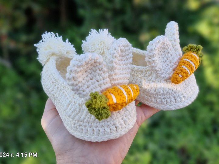 S.19 Crochet pattern for baby slippers “Bunny”. PDF in English and German.