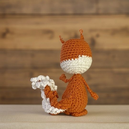 Kleines Eichhörnchen. Amigurumi. Häkelanleitung