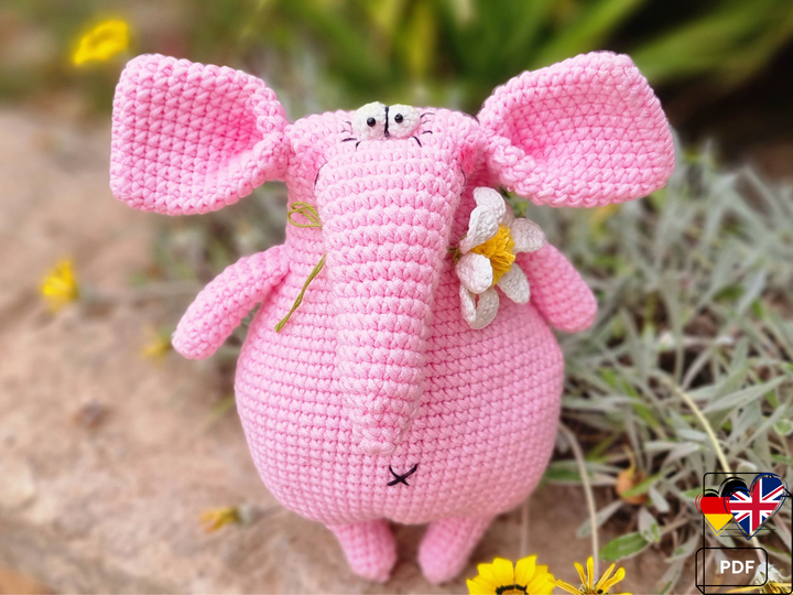 P1 Pink Elephant. Crochet Pattern PDF in English and German.