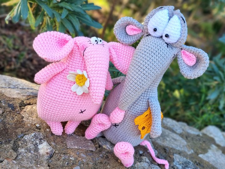 P1 Pink Elephant. Crochet Pattern PDF in English and German.