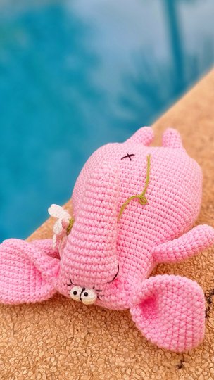 P1 Pink Elephant. Crochet Pattern PDF in English and German.