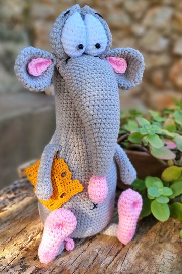 P6 Rat Crochet Pattern PDF in English and German.