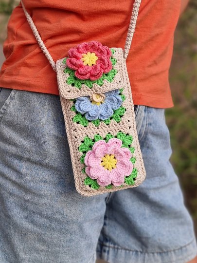 T15 Handytasche im Granny-Square-Stil. PDF auf Englisch und Deutsch.