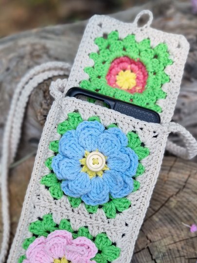 T15 Handytasche im Granny-Square-Stil. PDF auf Englisch und Deutsch.