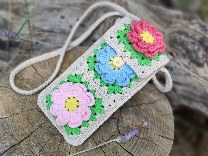 T15 Mobile Phone Bag Granny Square. PDF in English and German