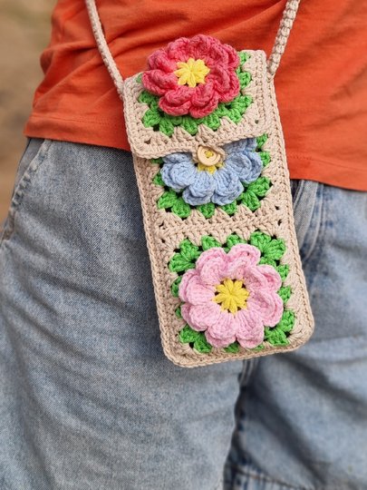 T15 Mobile Phone Bag Granny Square. PDF in English and German