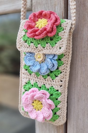 T15 Mobile Phone Bag Granny Square. PDF in English and German