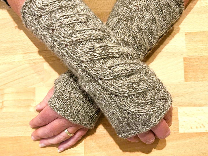 Armstulpen "La Baguette", mit falschem Zopfmuster, alle Größen