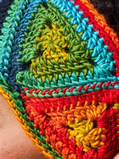 MODELL DAVINA , gehäkelt