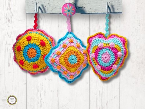 Crochet Pattern for Decorative Pendants Bag hanger: Heart, Square, Circle