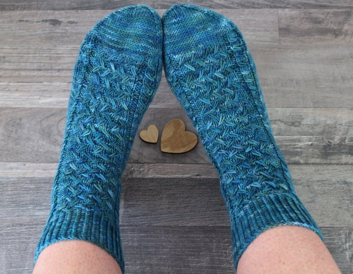 Strickanleitung Socken mit Zopfmuster Anfängerfreundlich Cabin Comfort