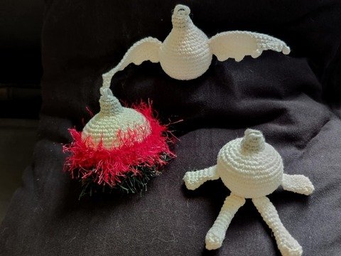 Crochet pattern “Christmas tree baubles 4in1” – festive tree decorations to