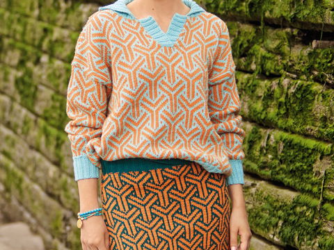 Pullover und Rock im Jacquardmuster