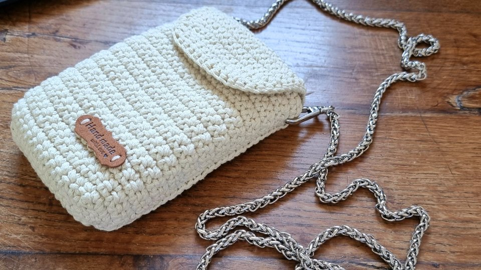 T10 Häkelanleitung. Umhängetasche für ein Mobiltelefon. Handytasche.