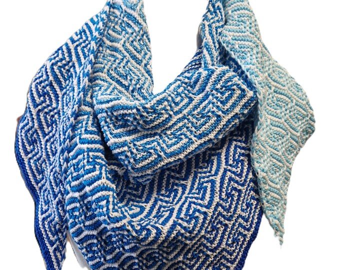 Bromia - gestricktes asymmetrisches Dreieckstuch mit Hebemaschen