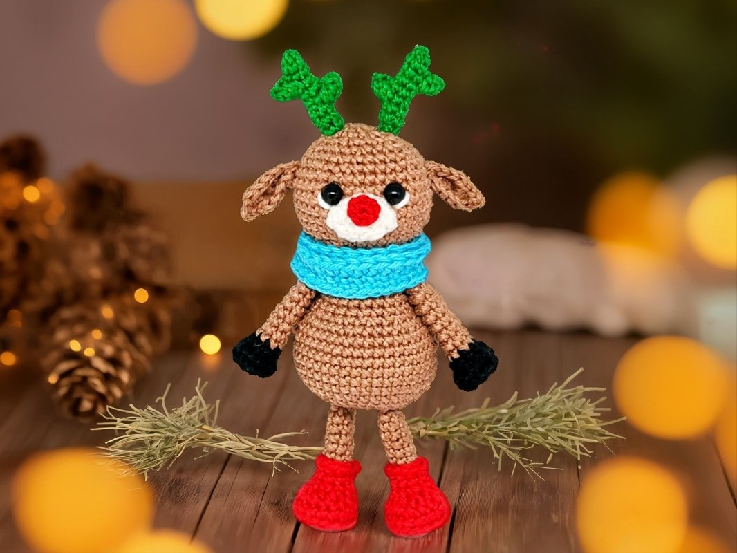 Christmas Deer Amigurumi Crochet Pattern - Hanging Decor