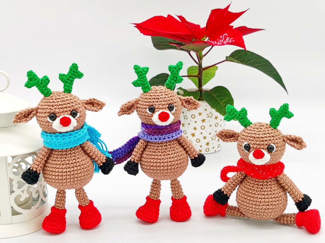 Christmas Deer Amigurumi Crochet Pattern - Hanging Decor - Image 2