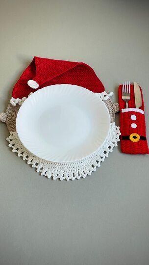 Crochet Pattern Santa Placemat for Christmas Table Decor