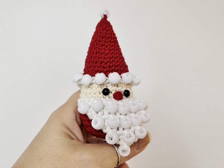 Fidget Spielzeug Weihnachtsmann mit Perlen, Amigurumi Weihnachten Nikolaus