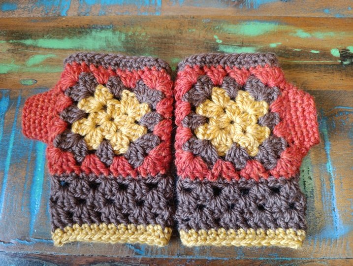 Handstulpen mit Fingerfreiheit aus Granny-Squares - mach deinen Winter bunt