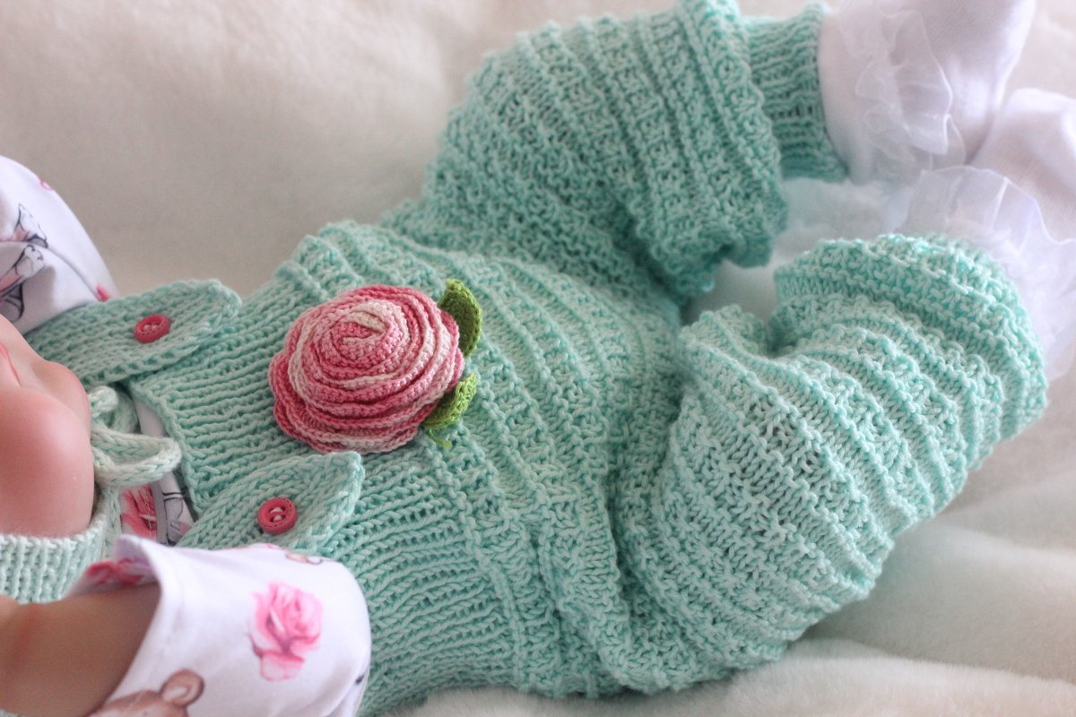 Strickanleitung für Baby Latzhose