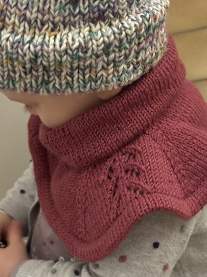 Strickanleitung Schalkragen für Kinder mit Lochmuster - SixTwentyFive