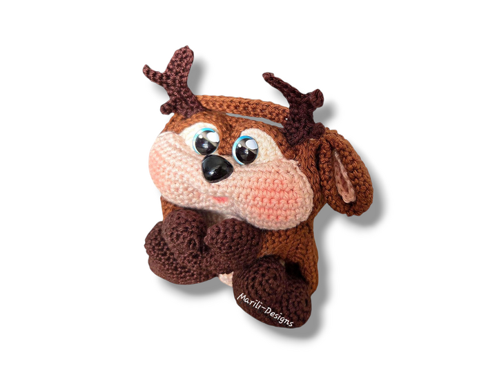 Crochet pattern for reindeer gift bags