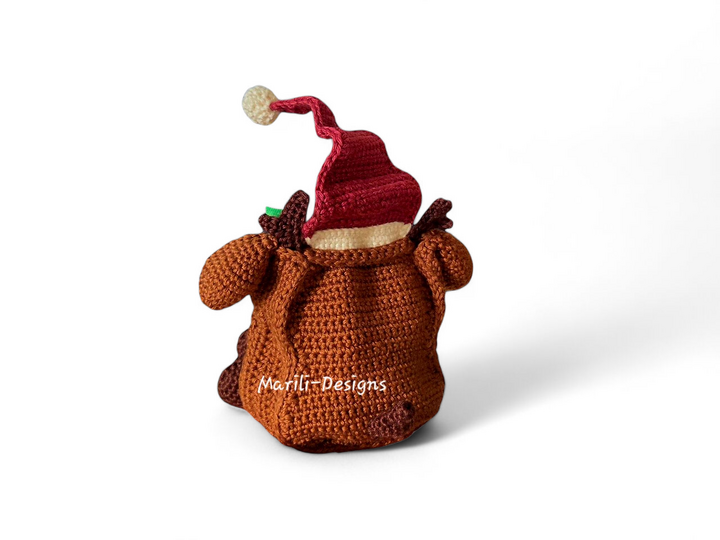 Crochet pattern for reindeer gift bags