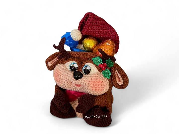 Crochet pattern for reindeer gift bags