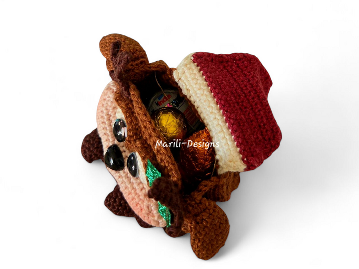 Crochet pattern for reindeer gift bags