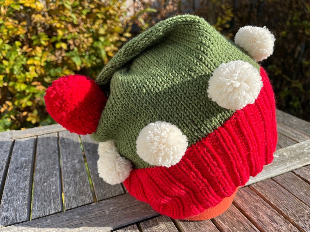 Lustige Elfenmütze "Schneeball" (Strickanleitung)