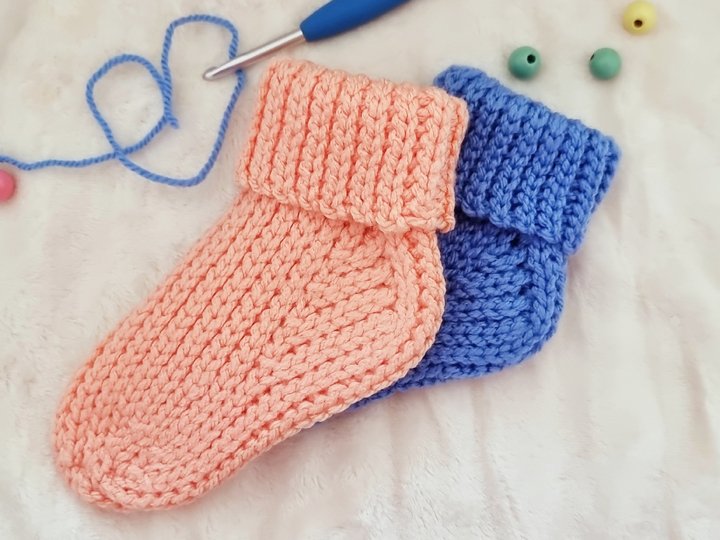 Häkel-Socken – Set aus 2 Anleitungen (Erwachsene & Kinder) EN/DE