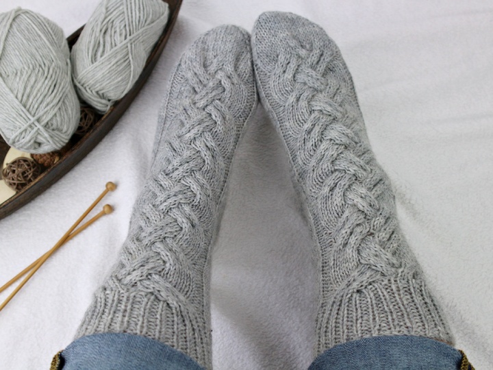 Strickanleitung Socken & Handstulpen mit Zopfmuster | Avocado Cocktail