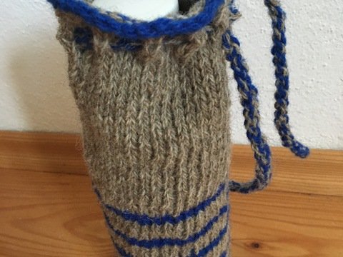 Hülle für Trinkflasche aus Schafwolle, Strickanleitung