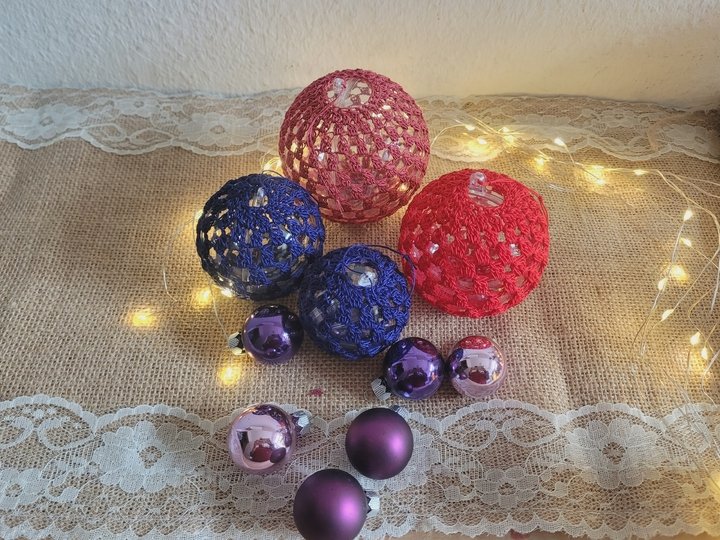 Weihnachtskugeln selbst umhäkeln