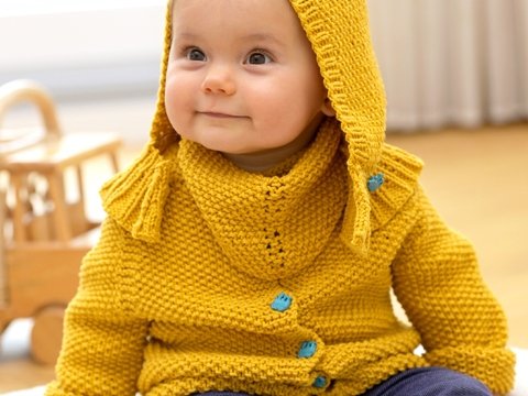 Babyjacke, Babymütze und Halstuch