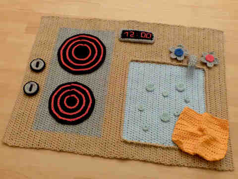 Häkelanleitung Spielküche für Kinder mit Herd und Spülbecken