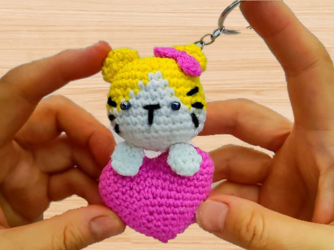 Amigurumi Cat & Heart Keychain Crochet Pattern PDF + Video Tutorial