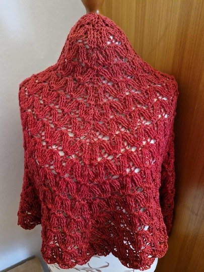 Flat triangular scarf Camilla BE – crochet pattern