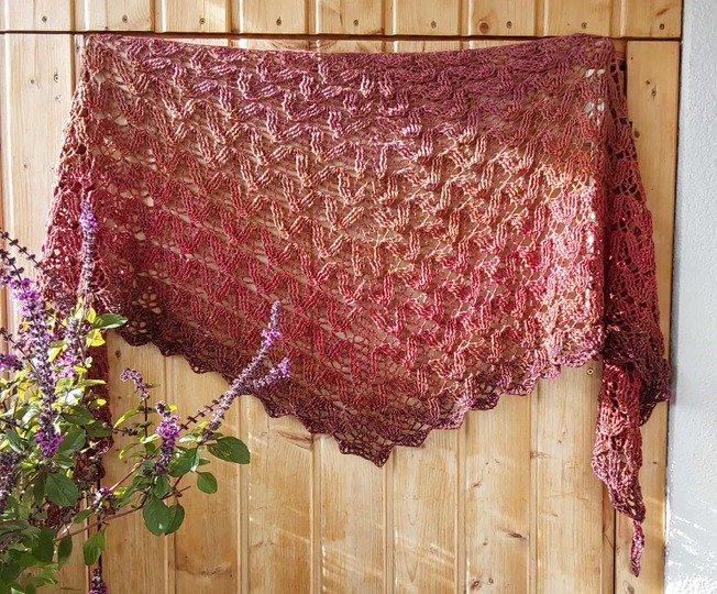 Flat triangular scarf Camilla BE – crochet pattern