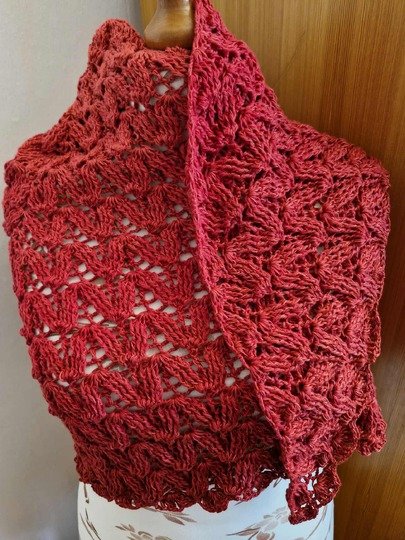Flat triangular scarf Camilla BE – crochet pattern
