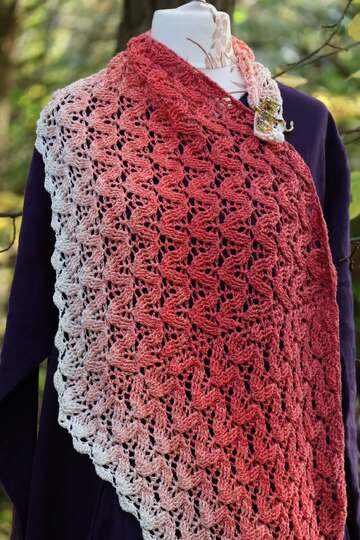 Flat triangular scarf Camilla BE – crochet pattern