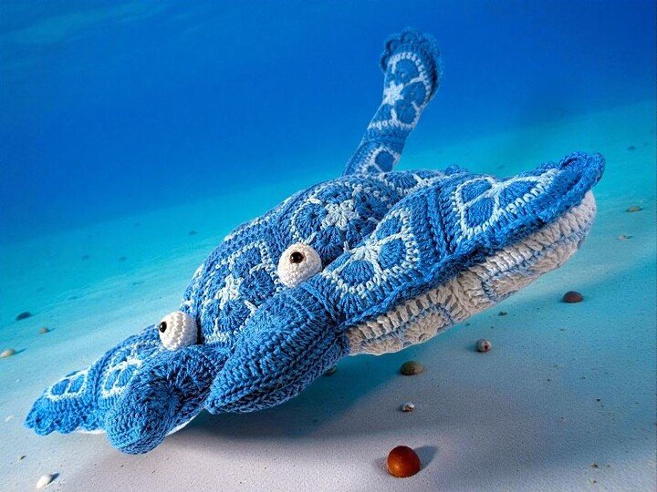  African Flowers Manta Ray – Crochet Pattern (2 PDF Files)