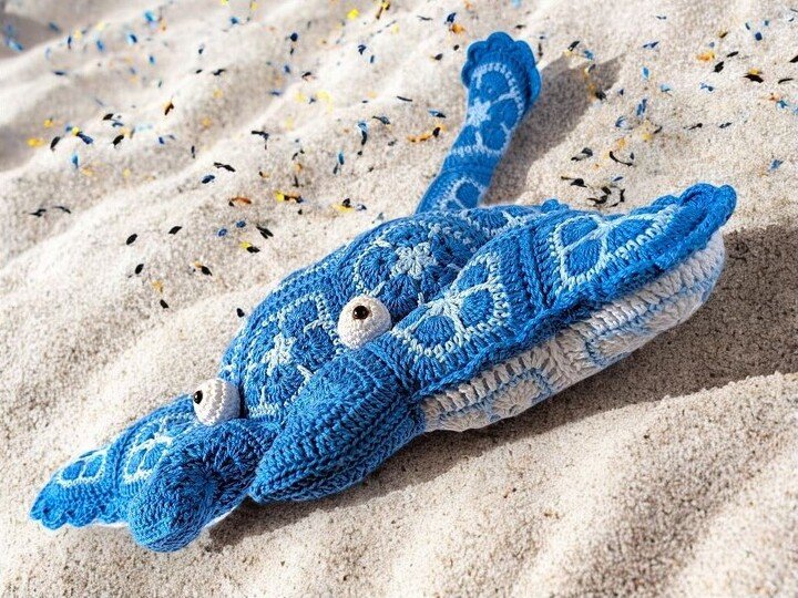  African Flowers Manta Ray – Crochet Pattern (2 PDF Files)