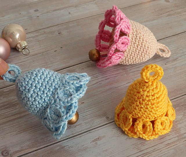 “Aurelia” bell in 3 sizes – ornament, table decoration, gift tag