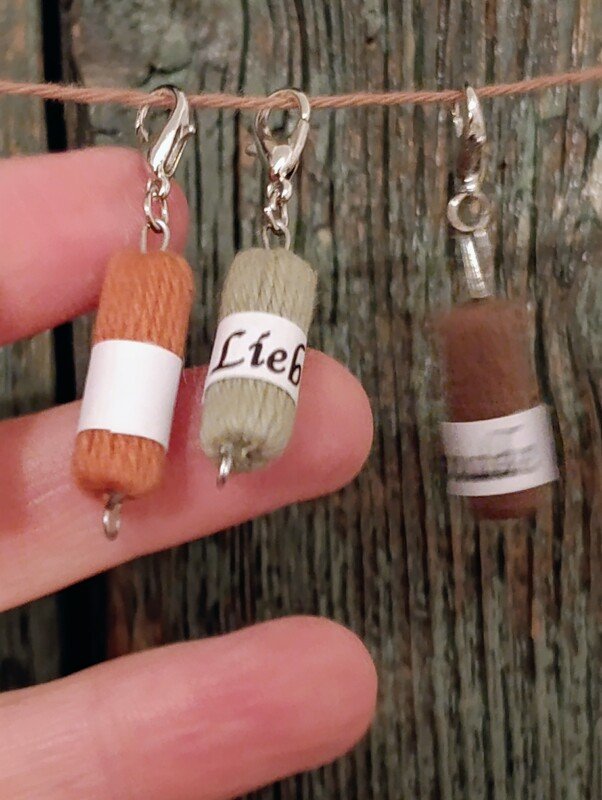 Maschenmarkierer mit Wortkunst persönlich gestalten und Freude bereiten