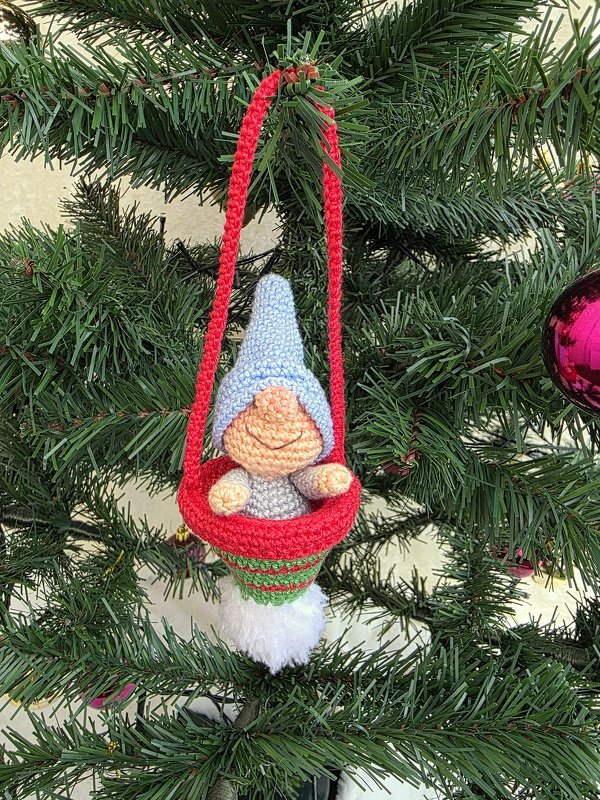 Anhänger "Wichtel in der Bommelmütze" - Häkelanleitung