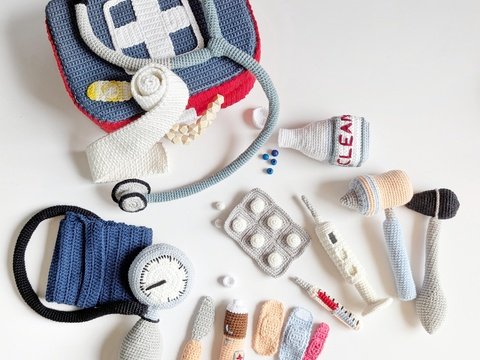 Crochet Doctor Kit Pattern, 13 Medical Tools, Pretend Play (PDF Pattern)