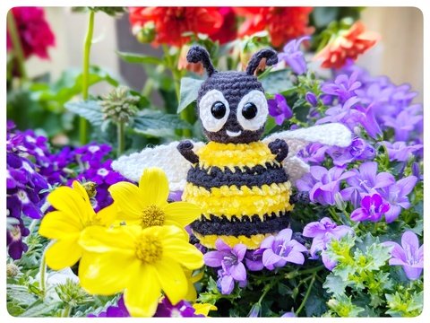 Crochet Bee Amigurumi - Crochet Pattern (in ENG, DE)
